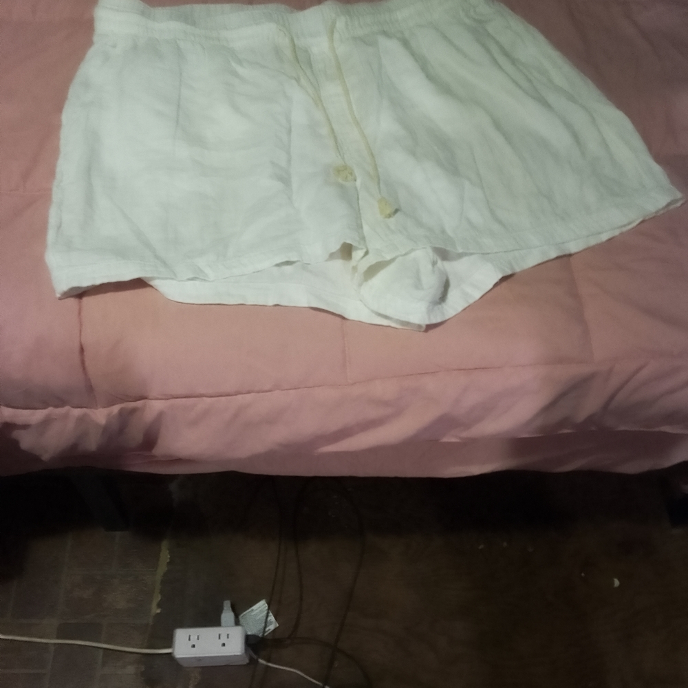Old Navy Cream Drawstring Shorts - Picture 1 of 8